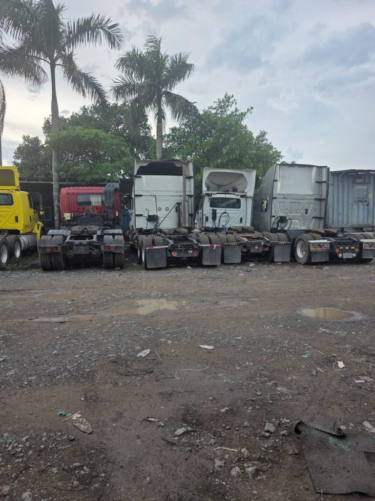 Xe đầu kéo Sàn Doodung đời 2015 3